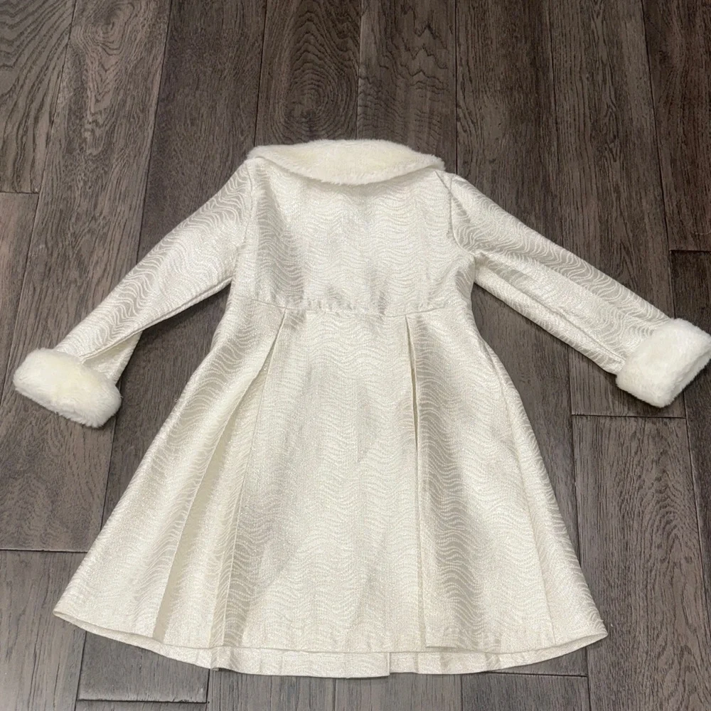 Elegant kids Faux Fur Trimmed sliver shimmer ivory like Coat